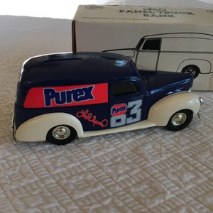 Vintage 1993 Ertl Bank 1950's Panel Truck Bank. Locking Coin Bank with Key. Die-Cast Metal 1/25 Scale Truck Bank. Choose Color of Truck.