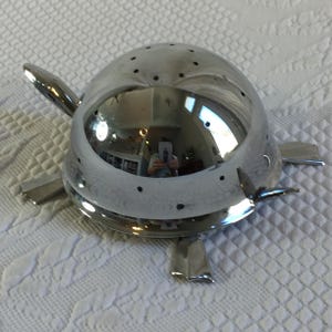 Porte-pioche pour hors-d'oeuvre Irvinware Mock Turtle vintage pour servir. Service de condiments de fête. Idéal pour les cornichons ou les olives.