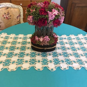 Vintage Lace Table Runner in Linen and Thread Work. Scalloped Edges. Lace Doily Table Runner. Beautiful, Feminine Table Runner Decoration.