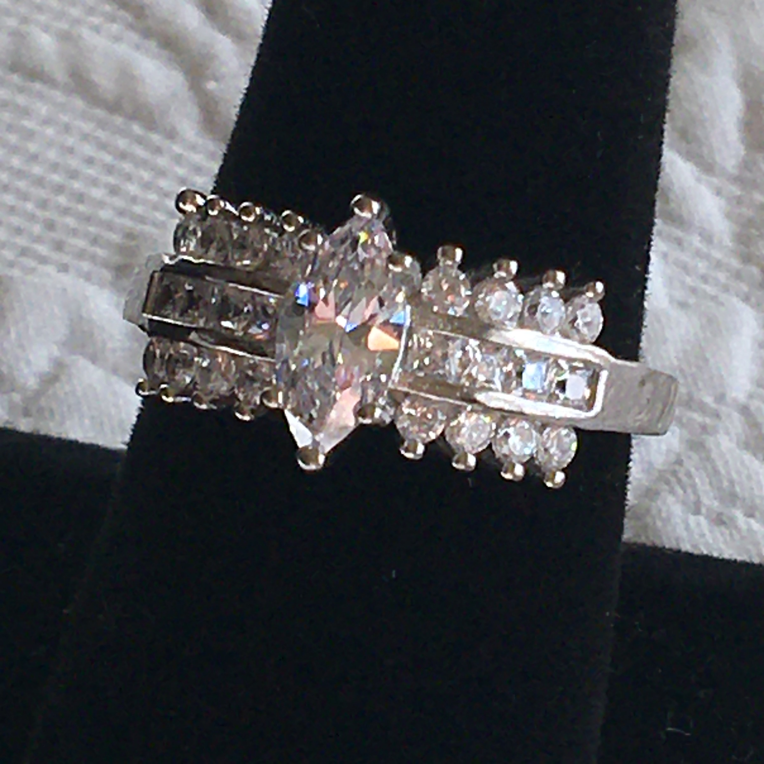 Vintage Sterling Silver Ring. Marked S925. Diamond Shaped