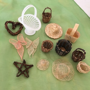 Vintage 14 Mini Baskets, Hats and Wreaths for Doll House. Miniature Collection With Vintage Flower Basket. 14 Miniature Decorative Pieces.
