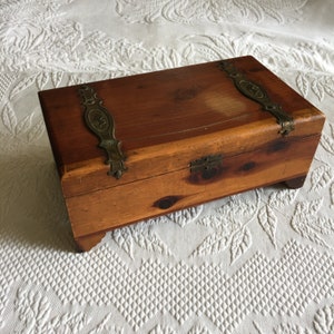 Vintage Cedar Recipe Chest Trunk With Woman Head on Decorative Metal Strips on Top. Box Full of Vintage Recipes. Four Feet on Chest.