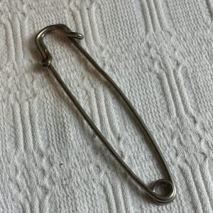 Vintage Skirt or Kilt Pin. Silver Tone Large Skirt or Kilt Pin. Wear on Coat or Jacket.