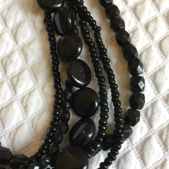 Collier De Perles Noires Ras De Cou - Fermoir Laiton Repoussé - Neuf Sans Emballage