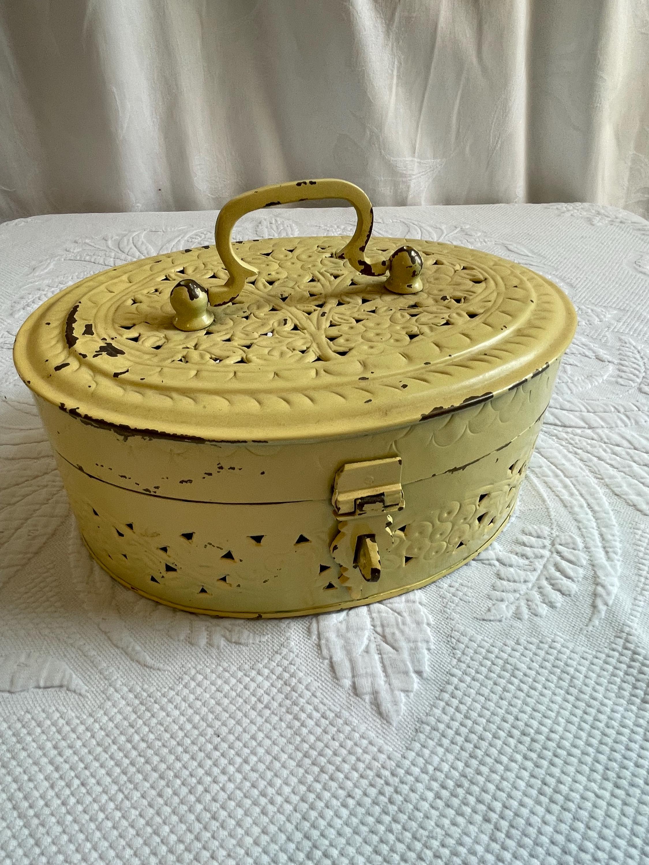 BOX SERIE-VENDROUX ビスケット缶 ナポレオン 1898 Vintage Brass Painted Oval Cricket Box. Large Floral and Leaf