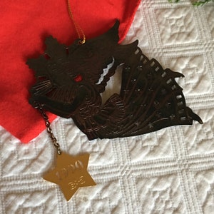 1990 Avon Angel Christmas Ornament Silver Plate. Openwork Heavenly Angel With a Star. Protective Pouch and Box.
