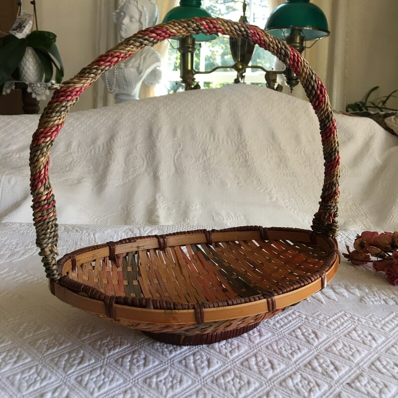 Good for Napkins or Fingertip Towels Vintage Dish Style Basket With top Handle Charming Basket.