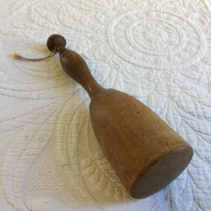 Vintage Wood Pounder, Mallot or Pestle. Old Wood Grinder Pestle, Mallet or Meat Pounder. Great for an Antique Kitchen Display.