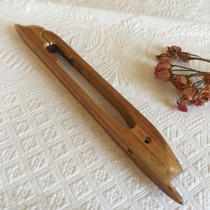 Vintage Weaving Shuttle 129568. Stanel Kung A6 Hinwil/Schweiz. Wood Shuttle With Brass Metal Tips and Lock.