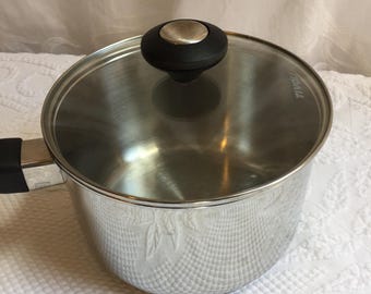 Tivoli Edelstahl Inox Bond Kochgeschirr Topf 2 + Quart mit schwarzem Griff und Deckelgriff mit durchsichtigem Glasdeckel.