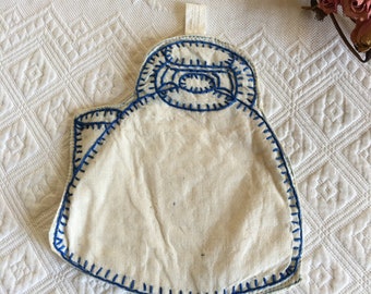 Vintage Hot Pad. White Cotton and Blue Embroidered Teapot Hot Pad, Hot Plate. Hang for Kitchen Decoration.