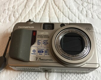 Vintage Olympus Camedia Digital Camera C-7000 Zoom, 7.1 Megapixel