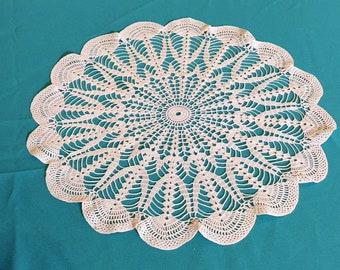 Vintage Cotton Crocheted Table Topper Centerpiece Doily. Scalloped Shell Type Designs Around Edge. Beautiful Centerpiece Doily.