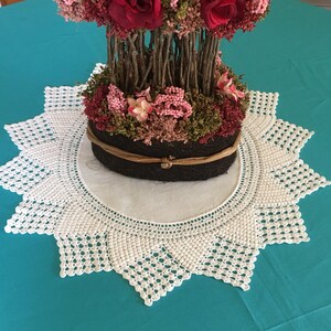 Vintage Linen Round Table Topper with Crocheted Double Pointed Edging with Openwork Borders and in Design. Heavy Edging. Beautiful Work.