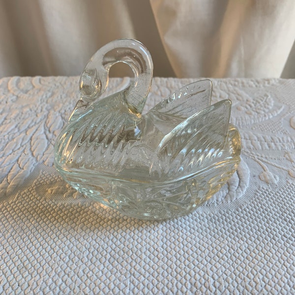 Vintage Pressed Glass Crystal Swan Dish With Lid. Curved Neck Handle on Top. Beautiful Glass Trinket or Jewelry Dresser Dish.