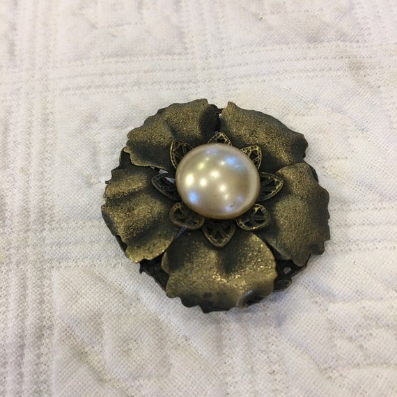 Vintage Brass Pearl Pin Brooch. Brass Flower With… - image 3
