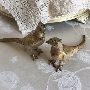 Vintage Gold Pheasant Salt and Pepper Shakers. Long Tails of Pheasants Help Balance These Large Shakers. Screw On Heads to Fill. Elegant.