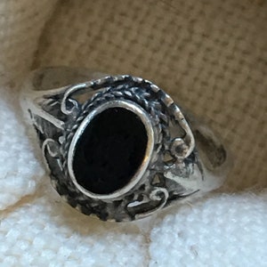 Vintage Sterling and Onyx Small Ring. Sterling Silver and Onyx Feminine Ring. Marked 925. Size 4 1/4.