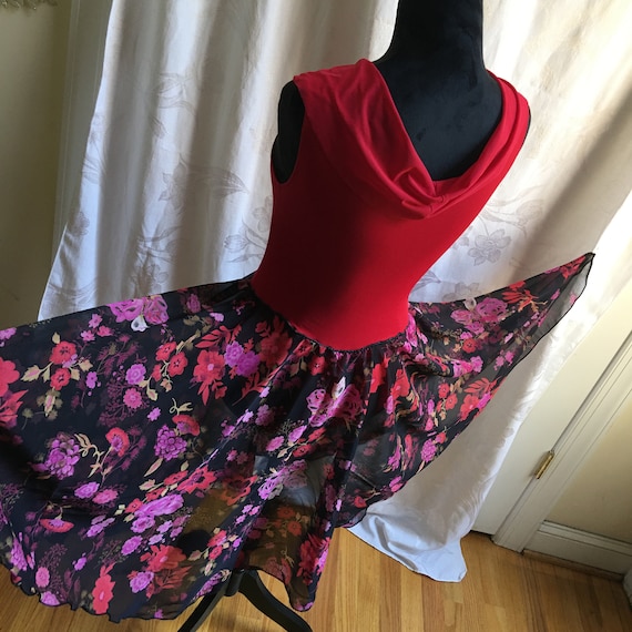 Vestido de ballet hecho a mano a partir de un leotardo de baile adulto Med Lg escote rojo con falda floreada. 22 1 2 de largo. Falda de pirueta. Etsy Mexico