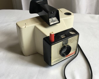 Vintage Polaroid Swinger Model 20 Land Camera. White Polaroid Camera. Spot for Flash. Handle to Hold.