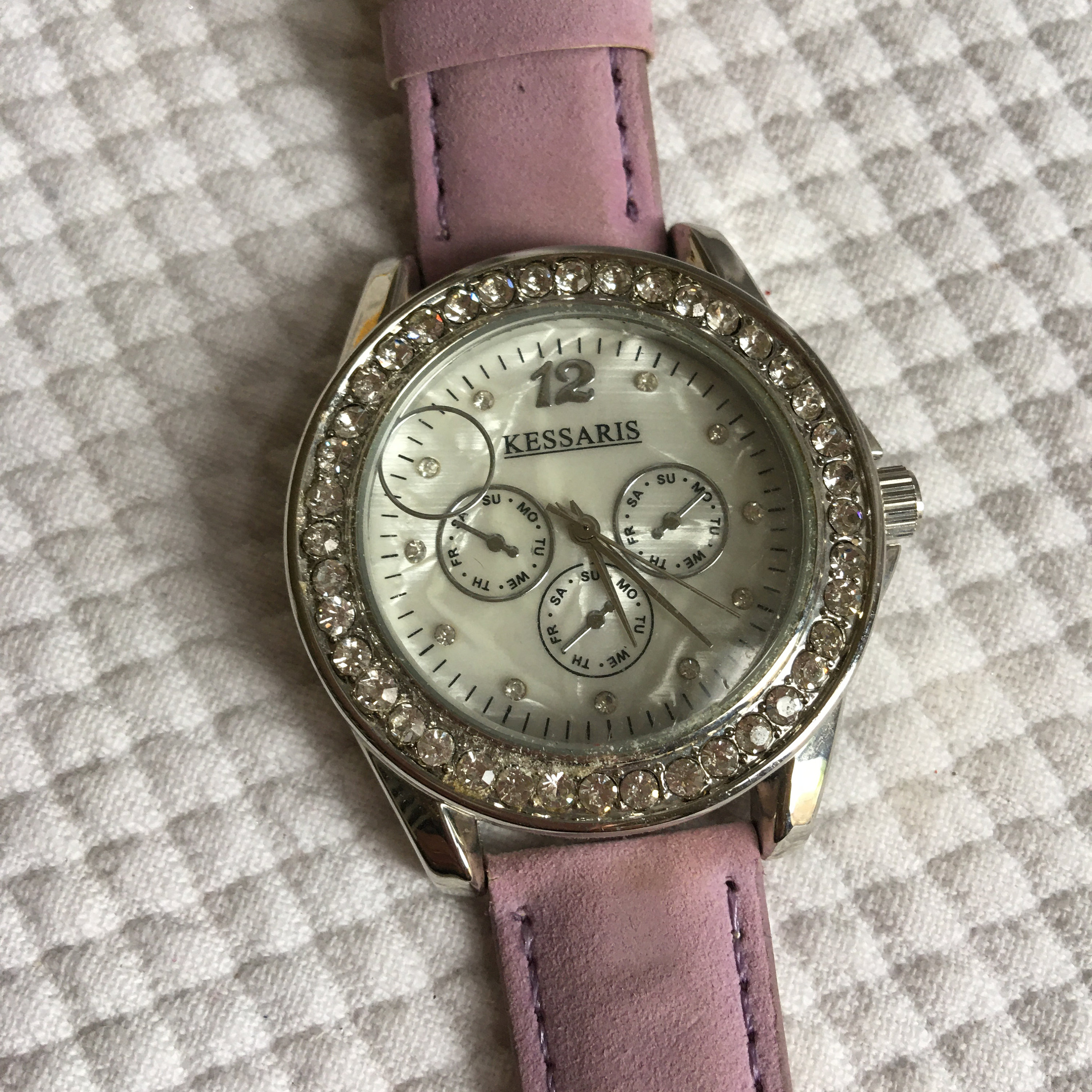 Vintage Kessaris Ladies Watch. Iridescent Face With Rhinestone Bezzel. Rhinestones Around Edge. HS2404A Tan Pink or Lavender. Etsy Denmark
