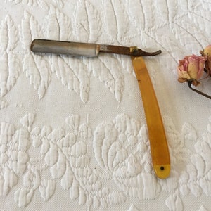Antique See Thru Yellow Celluloid Shaving Straight Razor. Collectible Straight Razor.