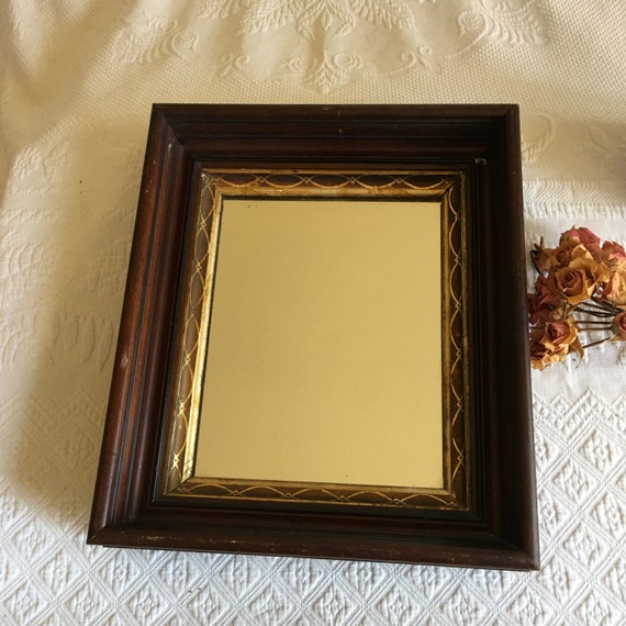 Specchio antico con cornice profonda con cornice decorativa in oro opaco.  Bel vecchio specchio e cornice. -  Italia
