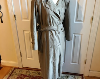 Vintage London Fog Limited Edition Tan Raincoat. Size 20W