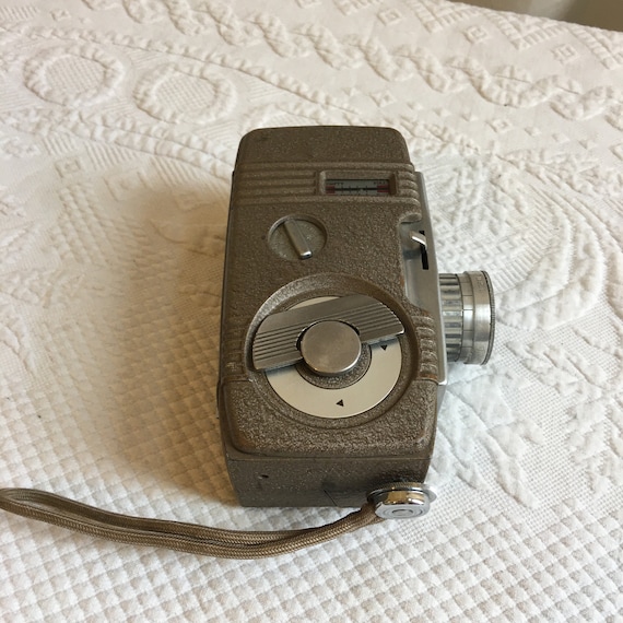 Vintage 1960s Revere Model 50 Vintage 8mm Movie Camera