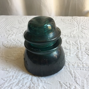 Vintage 1910 Hemingray Nr. 42 RR Elektrische Glas-Isolator-Anschlussabdeckung. Blauer Glasisolator. Toller Briefbeschwerer.