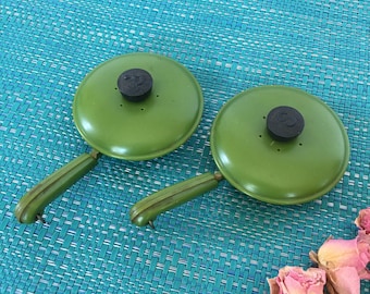 Vintage Frying Pans Salt and Pepper. Revere Shaped Green Frying Pans With Lids Salt and Pepper Shakers. Charming and Collectible.