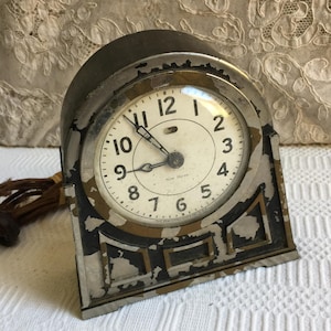 Vintage Art Deco New Haven Metal Rounded Top Clock. Electric Plug In Clock. I Don&#39;t Think It is Working. Vintage Display Clock.