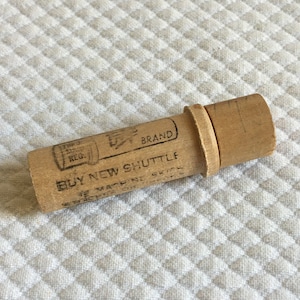 Vintage Boye Wood Needle Case. Use to Hold Sewing Machine or Sewing Needles. Needle Case with 4 Sewing Machine Needles.
