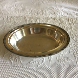Vintage Oval Bowl #1251 E.P.C. Silver Plate Serving Bowl w/ Rope Shaped Edge Design. Marked with Horse in Shield, SF Co. 3 Birds in Shield.
