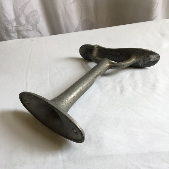 Zapatero vintage de aluminio para zapatero. Ideal para exhibir en una tienda o en casa. Se puede usar como perchero para sombreros. Dos orificios para tornillos en la base. Etsy Mexico