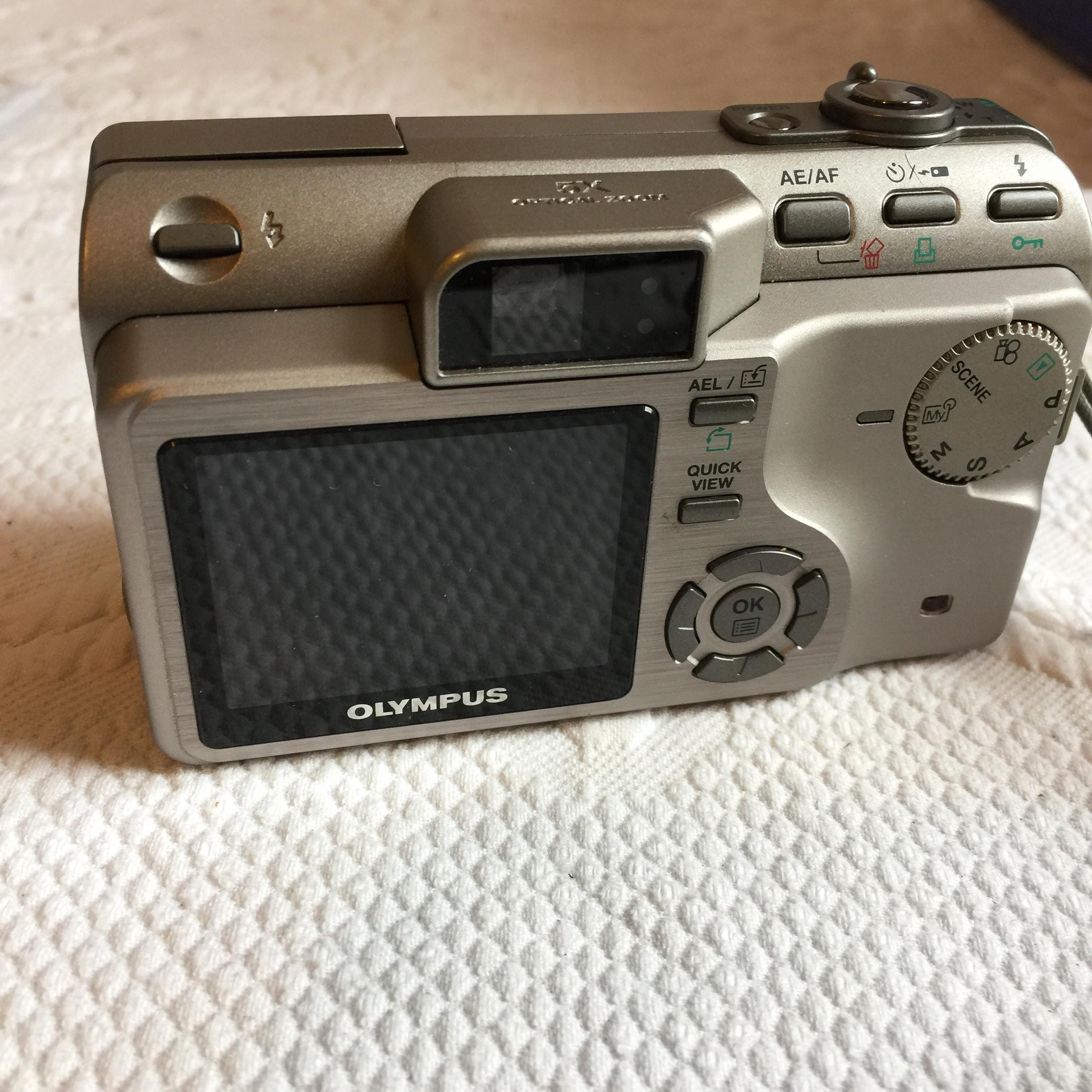 Vintage Olympus Camedia Digital Camera C-7000 Zoom, 7.1 Megapixel