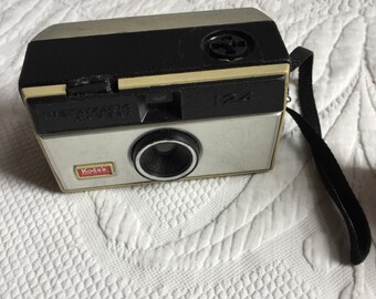 ビンテージ コダック 124 インスタマチック カメラ。1991 年製