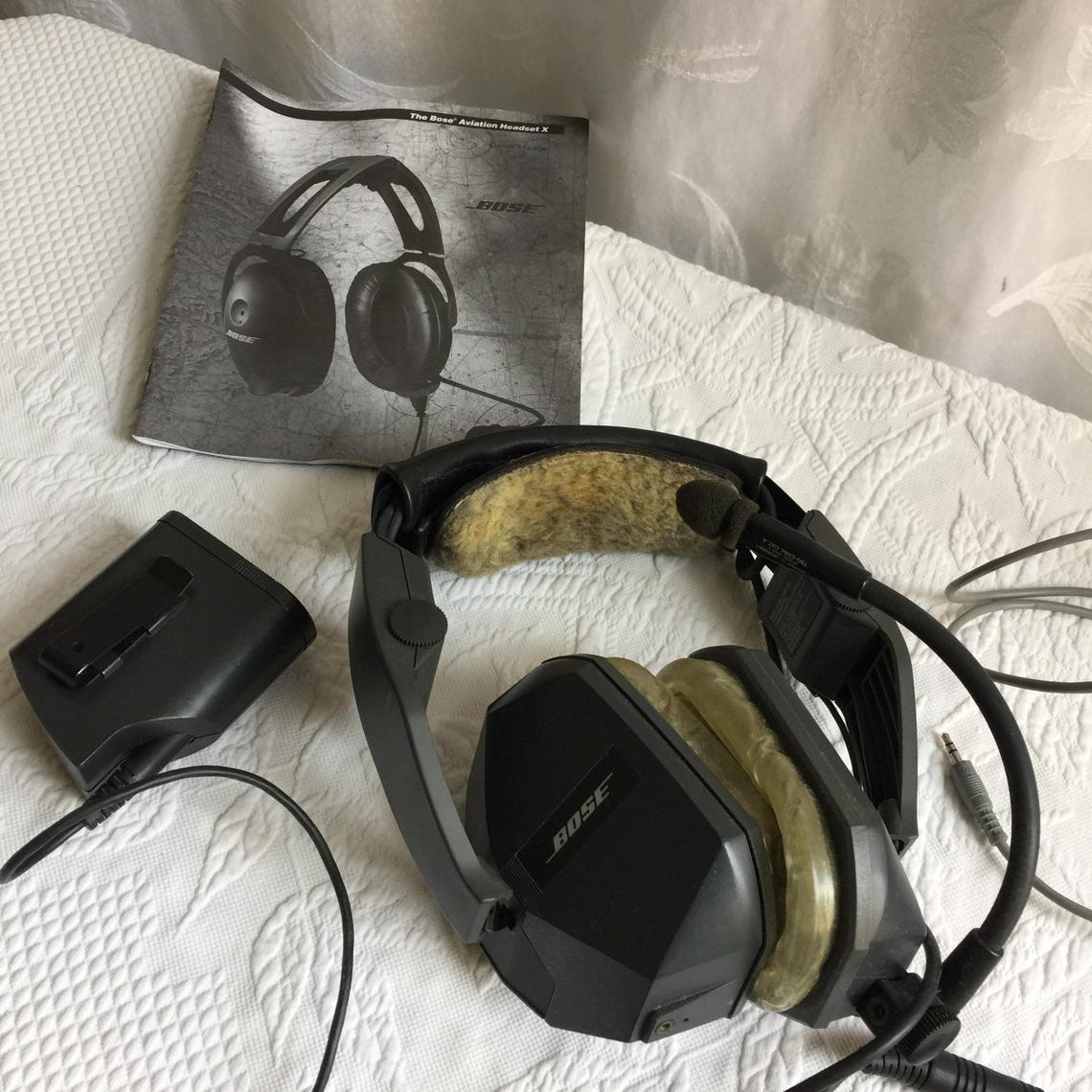 Vintage 1997 Bose Aviation Headset Series II. Interconnect Plug, Microphone Boom, Alkaline Battery Pack, Replaceable Ear Cushions., foto 1 di 5