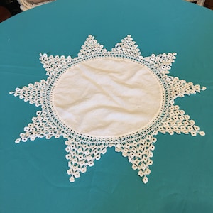 Vintage Linen Round and Star Shaped Table Topper Doily. Hand Made Crocheted Pointed Edge. White. Beautiful Work.
