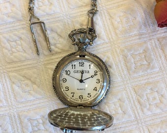 A Vintage Juvelin Roman Numeral Pocket Watch With Chain  display picture 2