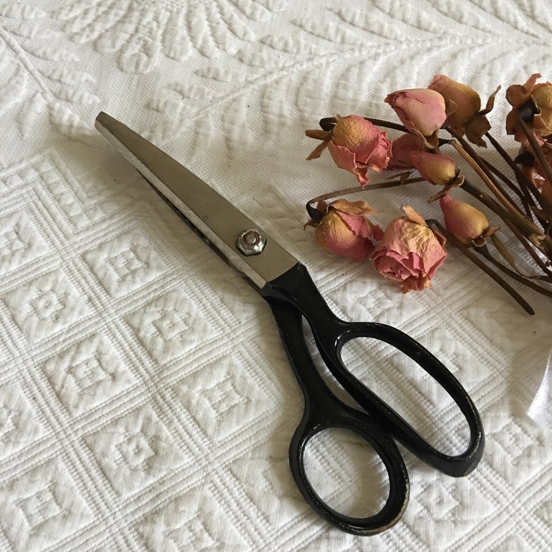 Vintage Pinking Shears. Deluxe Kleencut Pinking Shears for Cutting