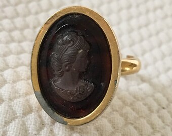 Vintage Gold and Brown Cameo Sarah Coventry Adjustable Ring. Great Costume Ring to Fit Anyone.