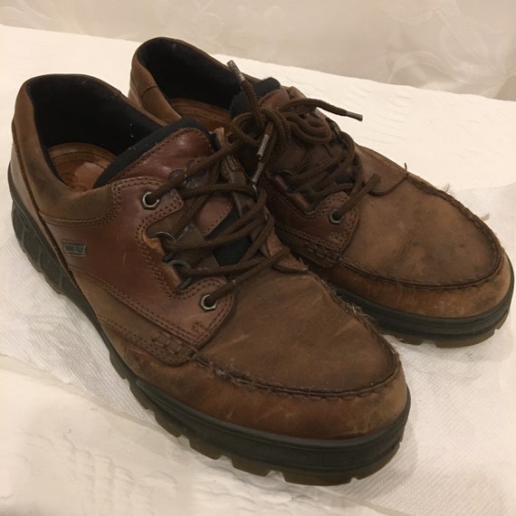 Elegantes zapatos de trabajo ecco usados suavemente para el hombre. Talla  46 Gore-Tex ecco zapatos atados. Transpirable, Comfort System Foam,  Absorbente de humedad. -  México