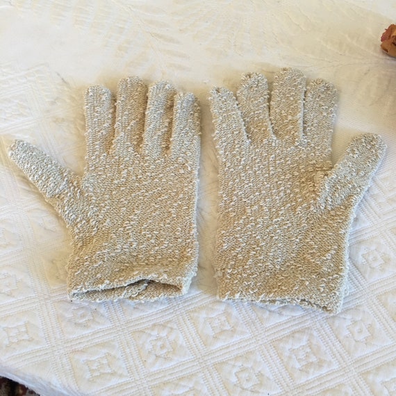 Vintage Creamy White Knobby Crocheted Short Glove… - image 4