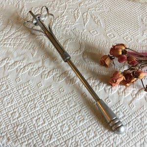 Vintage Boun-C-Beater Bar Beater or Egg Beater. Push Down on Handle to Rotate Beater. Great for Mixing Drinks. Hand Rotary Beater.