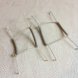 Vintage Plate Hanger in White or Gold. Hangs 7 to 9&quot; Plates. Attach to Plate to Hang on the Wall. Holds Plate Securely for Wall Display.