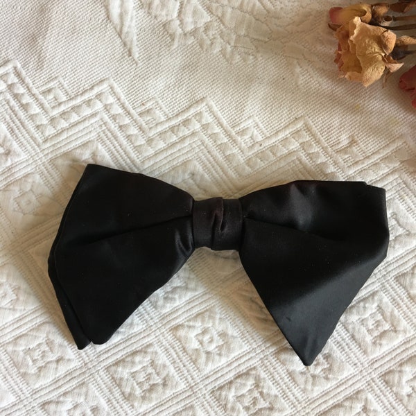 Vintage Mans Cummerbund and Bow Tie for Tux or Wedding Dressing. Black 41" Waist Max and Smaller Adjustment. Rust Resist.