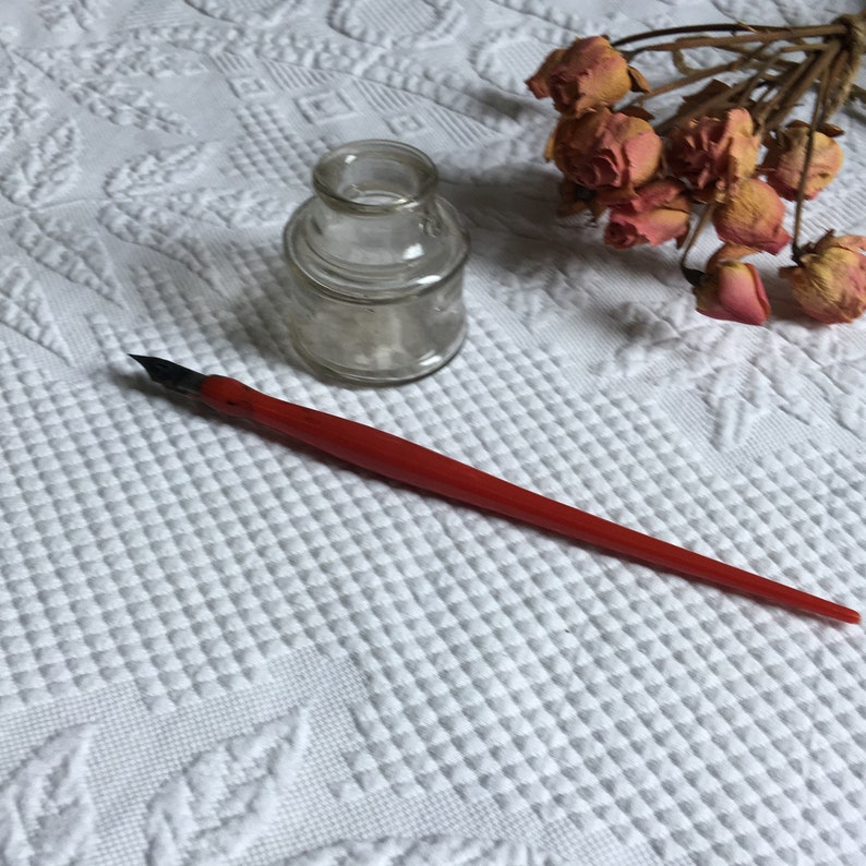 Vintage Round Inkwell and Red Plastic Dip Fountain Pen for Calligraphy ...