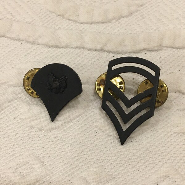 thumbnail image 2 of US Army Rank E4 Corporal (7/8" Green) Military Hat Pin – 14425 HO 2 of 5