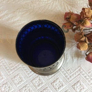 Vintage Coffee Container. Hammered Silver Plate Openwork Design w/ Lid and Spoon. Cobalt Blue Hard Plastic Liner and Spoon Holder. image 9